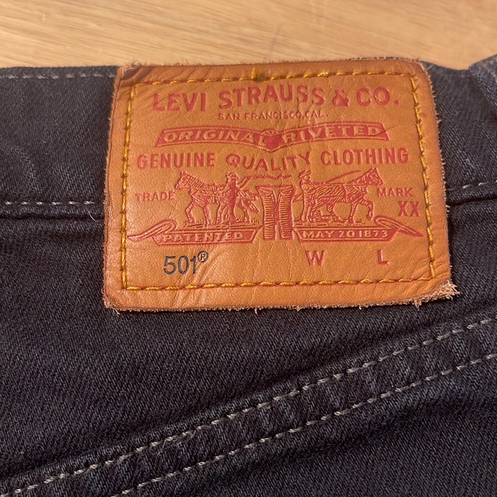 LEVIS 501 jean shorts - Picture 6 of 9